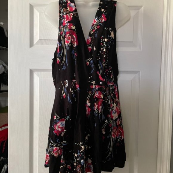 Free People Floral & Star Sleeveless Wrap Tunic Top NWT - Picture 4 of 7